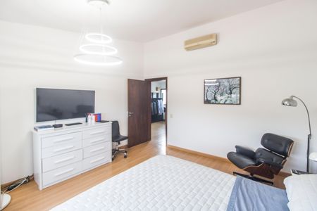 Casa de condomínio à venda com 426m², 5 quartos e 4 vagas Casa de condomínio à venda com 426m², 5 quartos e 4 vagasSuíte master