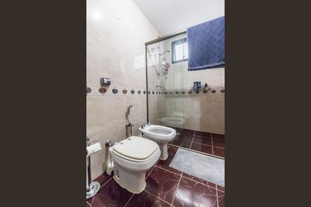 Casa de condomínio à venda com 426m², 5 quartos e 4 vagas Casa de condomínio à venda com 426m², 5 quartos e 4 vagasBanheiro da Suíte