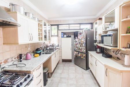 Casa de condomínio à venda com 426m², 5 quartos e 4 vagas Casa de condomínio à venda com 426m², 5 quartos e 4 vagasCozinha