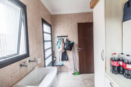 Casa de condomínio à venda com 426m², 5 quartos e 4 vagas Casa de condomínio à venda com 426m², 5 quartos e 4 vagasÁrea de Serviço