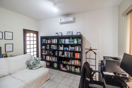 Casa de condomínio à venda com 426m², 5 quartos e 4 vagas Casa de condomínio à venda com 426m², 5 quartos e 4 vagasSala