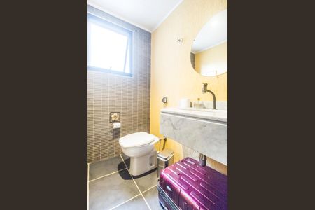 Casa de condomínio à venda com 426m², 5 quartos e 4 vagas Casa de condomínio à venda com 426m², 5 quartos e 4 vagasLavabo