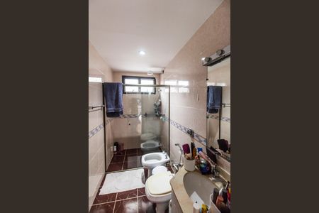 Casa de condomínio à venda com 426m², 5 quartos e 4 vagas Casa de condomínio à venda com 426m², 5 quartos e 4 vagasBanheiro da Suíte