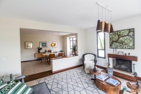 Casa de condomínio à venda com 426m², 5 quartos e 4 vagas Casa de condomínio à venda com 426m², 5 quartos e 4 vagasSala