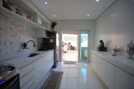 Casa à venda com 200m², 3 quartos e 3 vagas Casa à venda com 200m², 3 quartos e 3 vagasCozinha