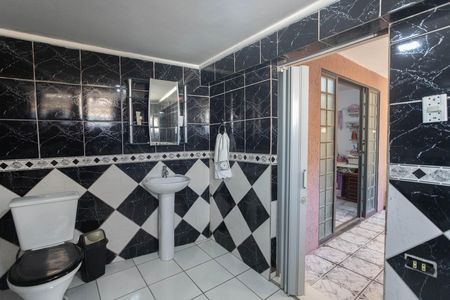 Casa à venda com 200m², 3 quartos e 3 vagas Casa à venda com 200m², 3 quartos e 3 vagasBanheiro social 1