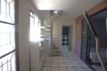 Casa à venda com 200m², 3 quartos e 3 vagas Casa à venda com 200m², 3 quartos e 3 vagasHall