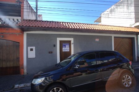 Casa à venda com 200m², 3 quartos e 3 vagas Casa à venda com 200m², 3 quartos e 3 vagasFachada