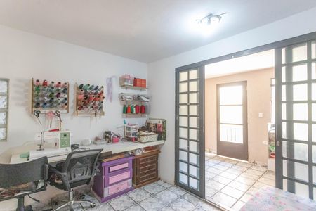 Casa à venda com 200m², 3 quartos e 3 vagas Casa à venda com 200m², 3 quartos e 3 vagasQuarto 2
