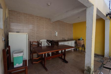 Casa à venda com 200m², 3 quartos e 3 vagas Casa à venda com 200m², 3 quartos e 3 vagasChurrasqueira