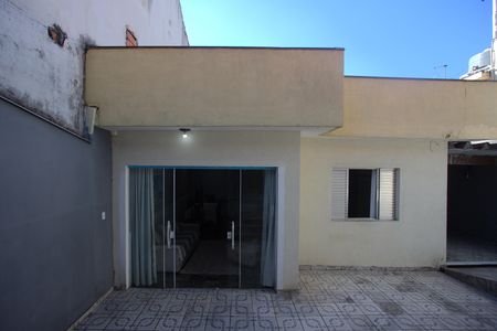 Casa à venda com 200m², 3 quartos e 3 vagas Casa à venda com 200m², 3 quartos e 3 vagasEntrada