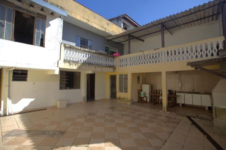 Casa à venda com 200m², 3 quartos e 3 vagas Casa à venda com 200m², 3 quartos e 3 vagasQuintal