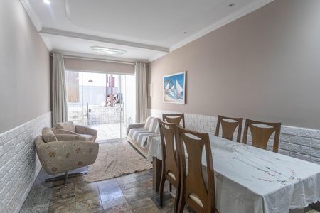Casa à venda com 200m², 3 quartos e 3 vagas Casa à venda com 200m², 3 quartos e 3 vagasSala
