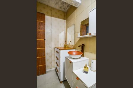 Casa à venda com 64m², 3 quartos e 1 vaga Casa à venda com 64m², 3 quartos e 1 vagaBanheiro