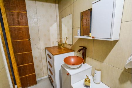 Casa à venda com 64m², 3 quartos e 1 vaga Casa à venda com 64m², 3 quartos e 1 vagaBanheiro