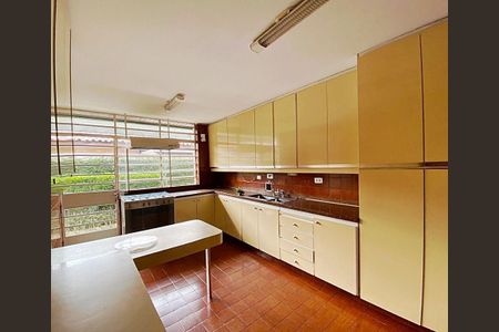 Casa à venda com 468m², 3 quartos e 4 vagas