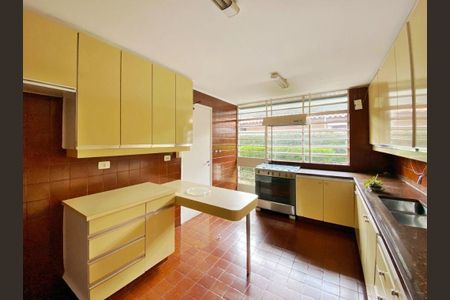 Casa à venda com 468m², 3 quartos e 4 vagas
