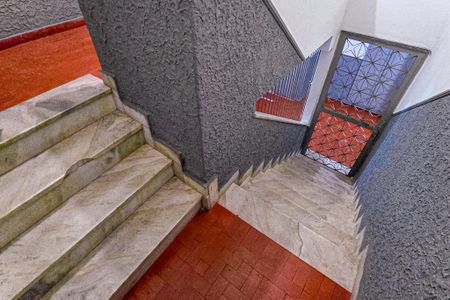 Apartamento para alugar com 90m², 2 quartos e 2 vagas Apartamento para alugar com 90m², 2 quartos e 2 vagasEscada