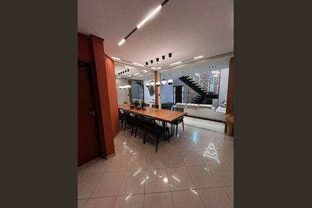 Casa à venda com 264m², 3 quartos e 4 vagas