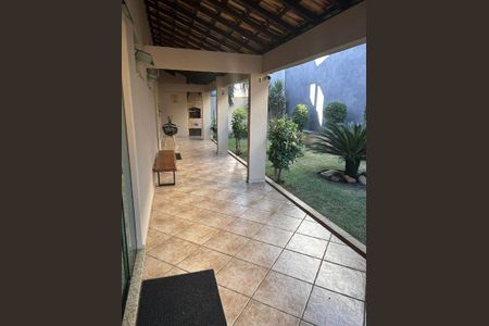 Casa à venda com 264m², 3 quartos e 4 vagas