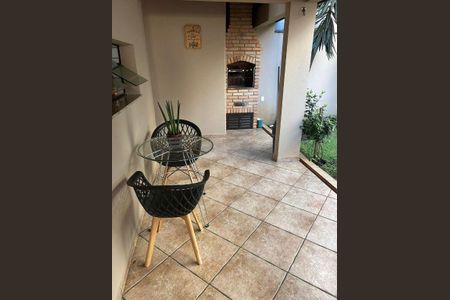 Casa à venda com 264m², 3 quartos e 4 vagas