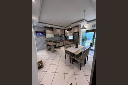 Casa à venda com 264m², 3 quartos e 4 vagas