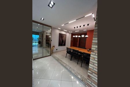 Casa à venda com 264m², 3 quartos e 4 vagas