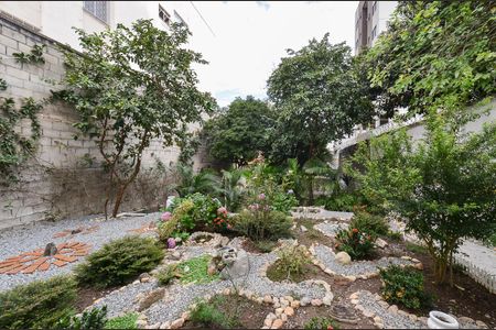 Área externa de casa à venda com 4 quartos, 195m² em Sagrada Família, Belo Horizonte