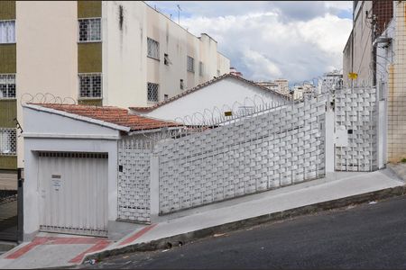 Fachada de casa à venda com 4 quartos, 195m² em Sagrada Família, Belo Horizonte