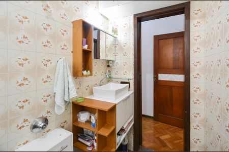 Banheiro 1 de casa à venda com 4 quartos, 195m² em Sagrada Família, Belo Horizonte