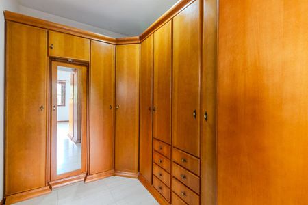 Casa à venda com 260m², 4 quartos e 2 vagasCloset da suíte