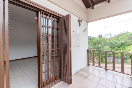 Casa à venda com 260m², 4 quartos e 2 vagasSuíte