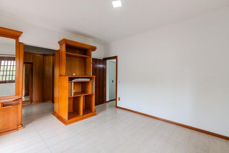 Casa à venda com 260m², 4 quartos e 2 vagasSuíte