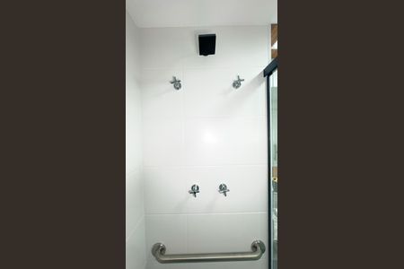 Banheiro de kitnet/studio para alugar com 1 quarto, 30m² em Santo Amaro, São Paulo