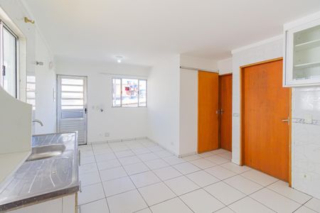 Sala/Cozinha de casa para alugar com 2 quartos, 53m² em Vila Fazzeoni, São Paulo