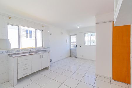 Sala/Cozinha de casa para alugar com 2 quartos, 53m² em Vila Fazzeoni, São Paulo