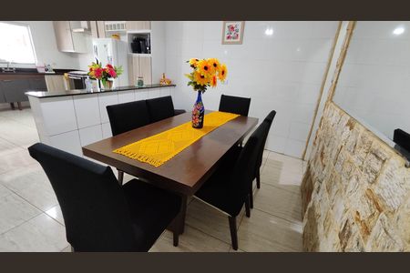 Casa à venda com 114m², 3 quartos e 4 vagas Casa à venda com 114m², 3 quartos e 4 vagasSala de jantar