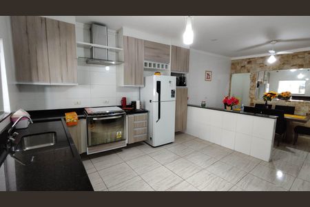 Casa à venda com 114m², 3 quartos e 4 vagas Casa à venda com 114m², 3 quartos e 4 vagasCozinha
