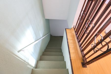 Casa para alugar com 74m², 2 quartos e sem vaga Casa para alugar com 74m², 2 quartos e sem vagaEscada