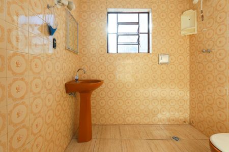 Casa para alugar com 74m², 2 quartos e sem vaga Casa para alugar com 74m², 2 quartos e sem vagaBanheiro