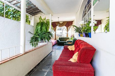 Casa à venda com 3 quartos, 400m² em Santa Efigênia, Belo Horizonte