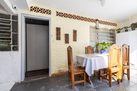 Casa à venda com 3 quartos, 400m² em Santa Efigênia, Belo Horizonte
