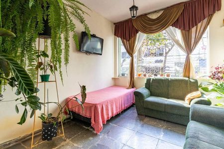 Casa à venda com 3 quartos, 400m² em Santa Efigênia, Belo Horizonte