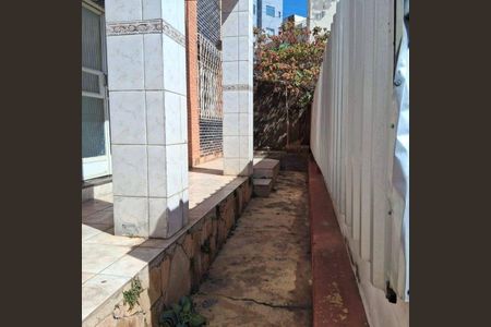 Casa à venda com 350m², 6 quartos e 8 vagas