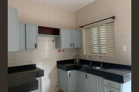 Casa à venda com 300m², 6 quartos e 3 vagas