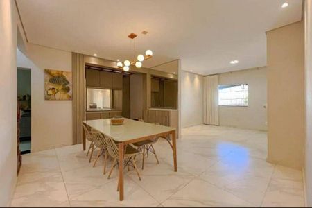 Casa à venda com 4 quartos, 253m² em Floresta, Belo Horizonte