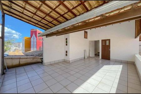 Casa à venda com 4 quartos, 253m² em Floresta, Belo Horizonte