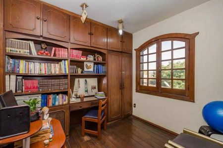 Casa à venda com 4 quartos, 460m² em Calafate, Belo Horizonte