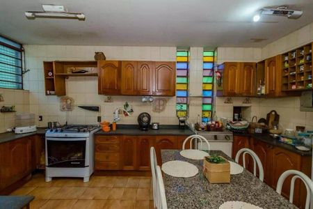Casa à venda com 4 quartos, 460m² em Calafate, Belo Horizonte