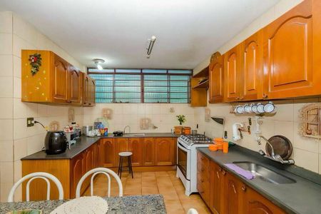 Casa à venda com 4 quartos, 460m² em Calafate, Belo Horizonte
